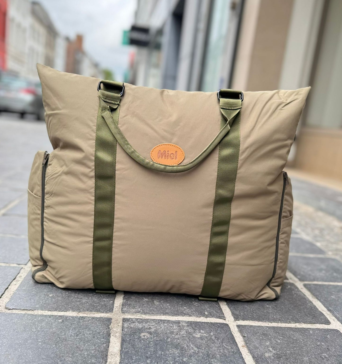 Luxury Dog Car Seat Olive - MIEL